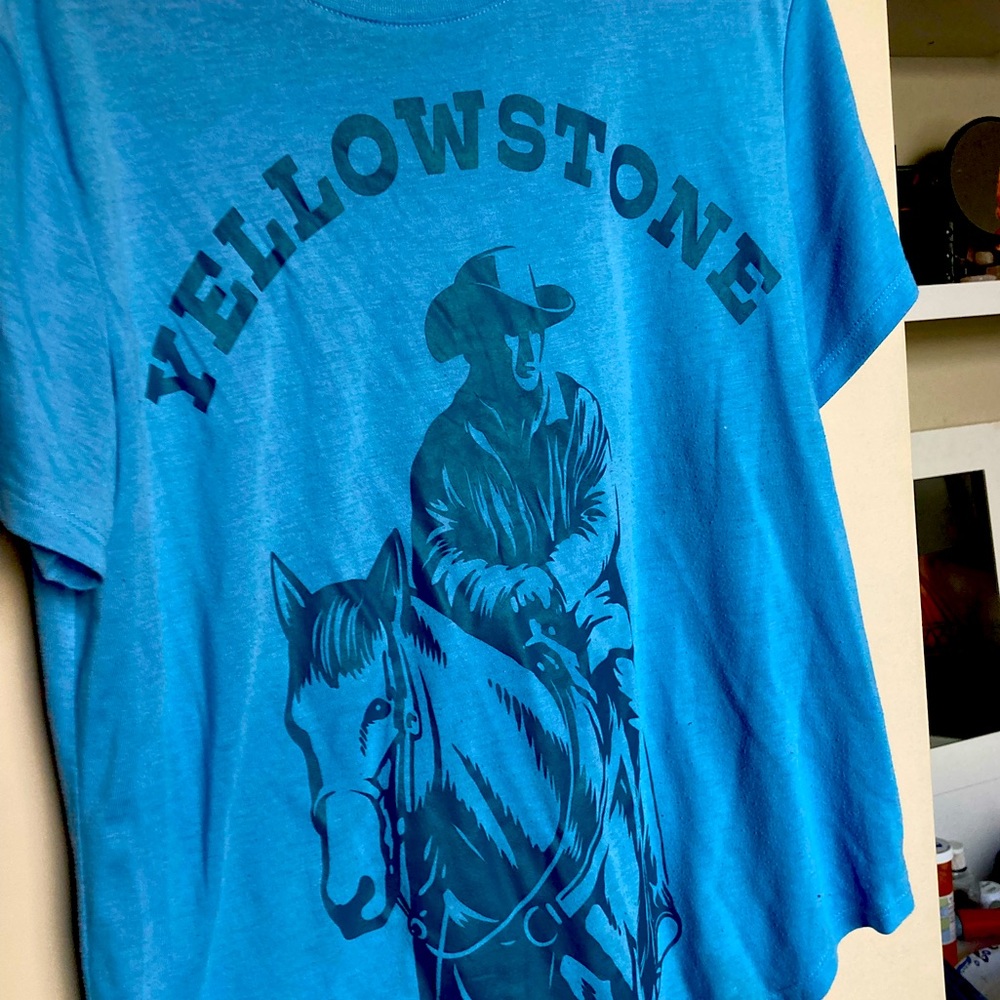 Yellowstone t shirt extra large by paramount